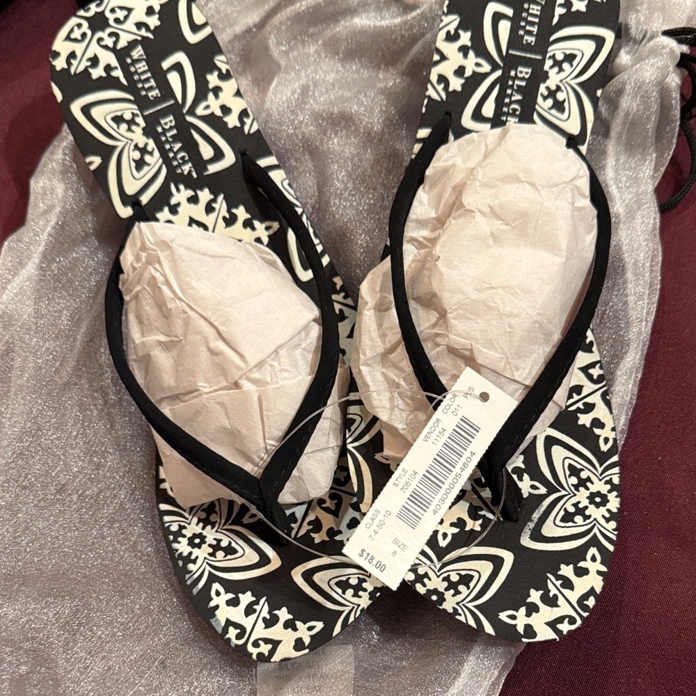 WHBM White & Black Patterned Flip Flops Style #705104 - Size 8 - NWT